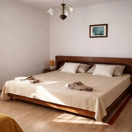 Charming 1st Floor In With Private Terrace Apartamento Ugljan