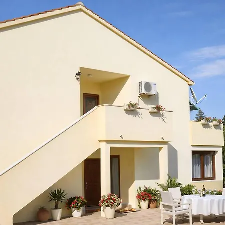 Charming 1st Floor In With Private Terrace Appartement
